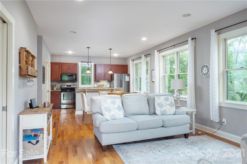 106 Estes Court Asheville NC 28806