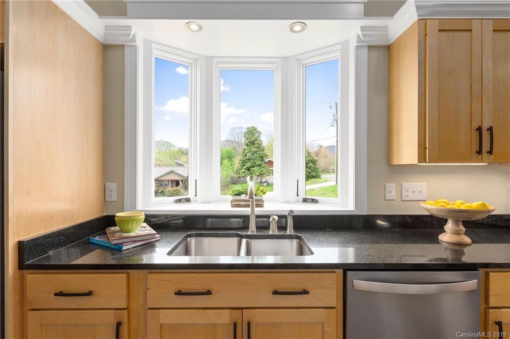 27 Lawndale Avenue Asheville NC 28806