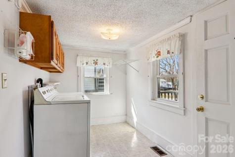 24 Pelzer Street Asheville NC 28804