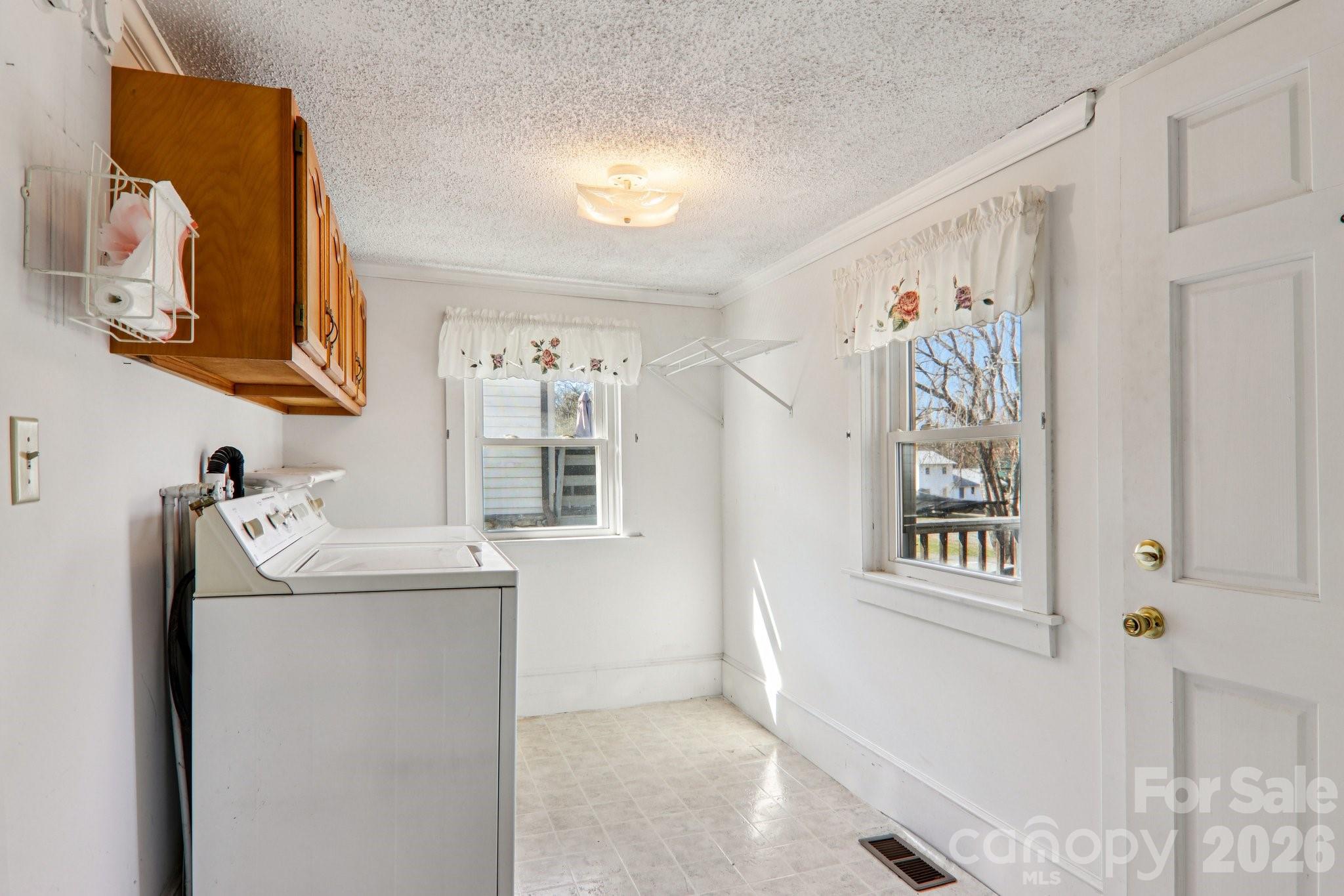 24 Pelzer Street Asheville NC 28804