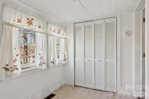 24 Pelzer Street Asheville NC 28804
