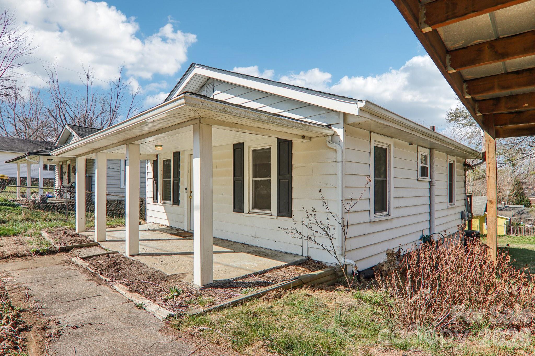 24 Pelzer Street Asheville NC 28804