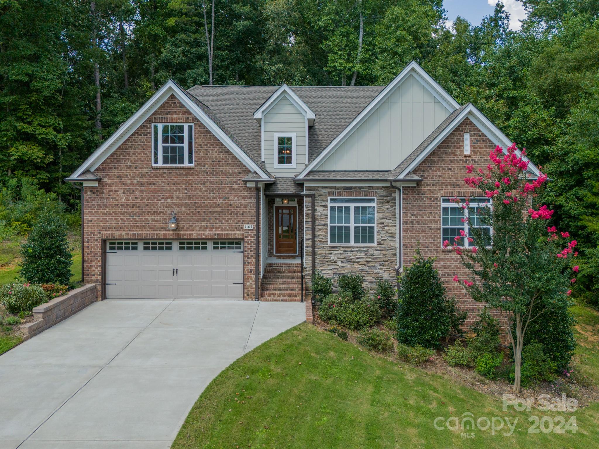 1104 Acacia Street Matthews NC 28105