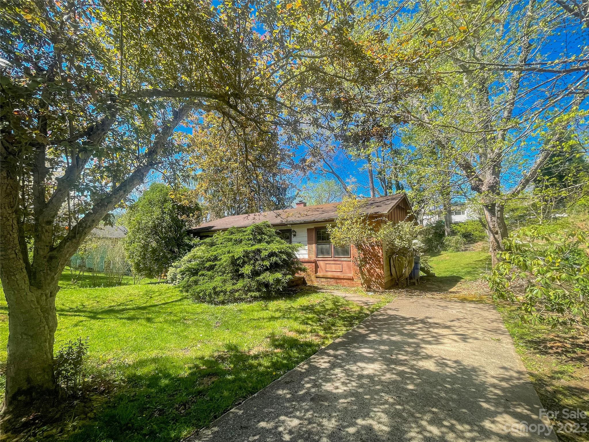 8 Lee Avenue Asheville NC 28804
