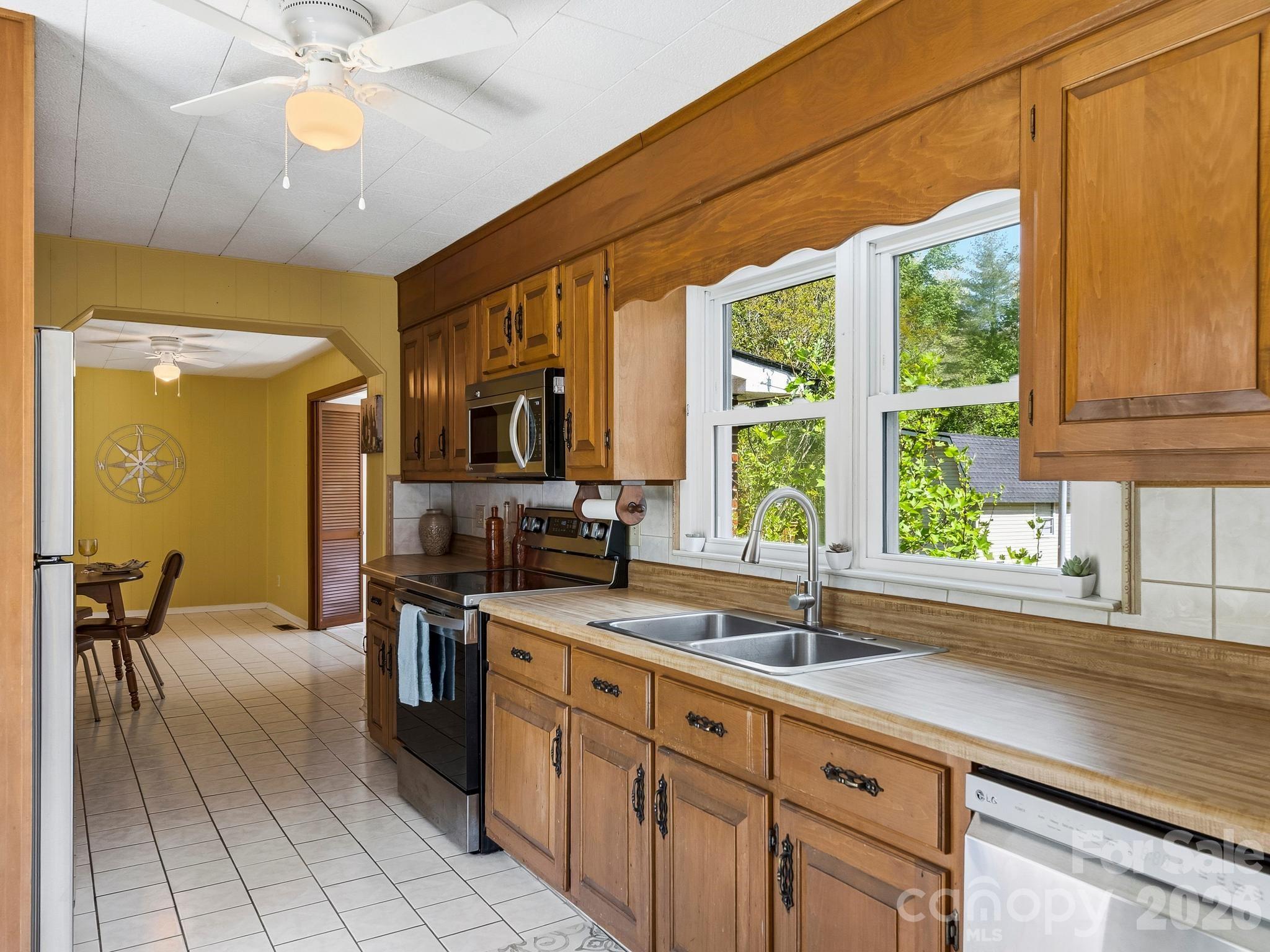 318 Resort Street Hendersonville NC 28792