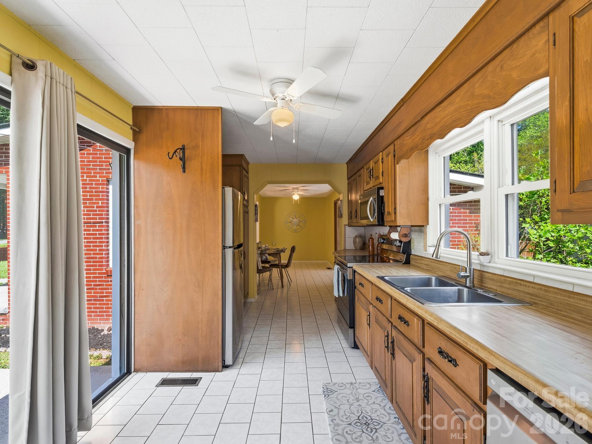 318 Resort Street Hendersonville NC 28792