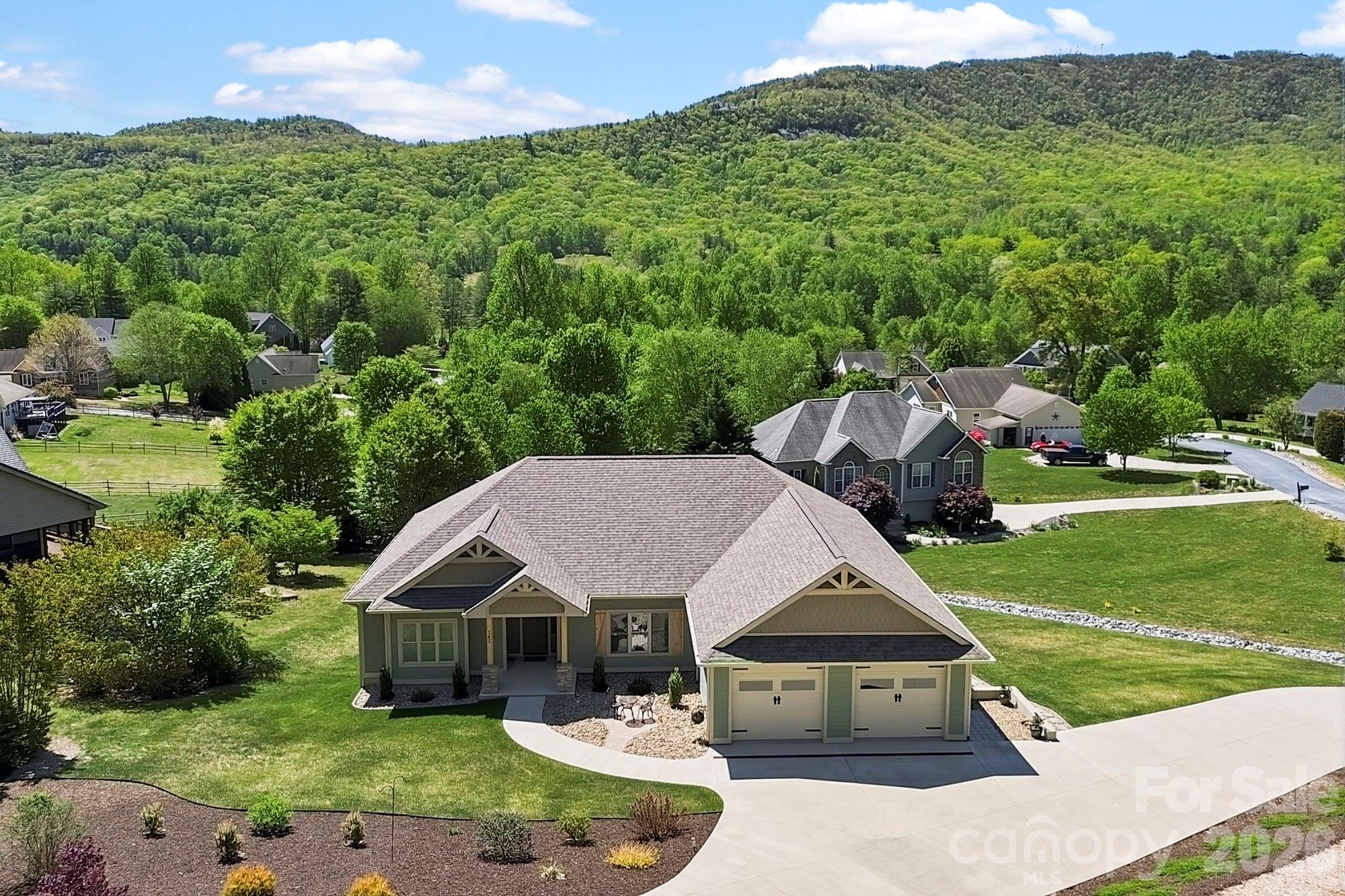 141 N Crab Meadow Drive Hendersonville NC 28739