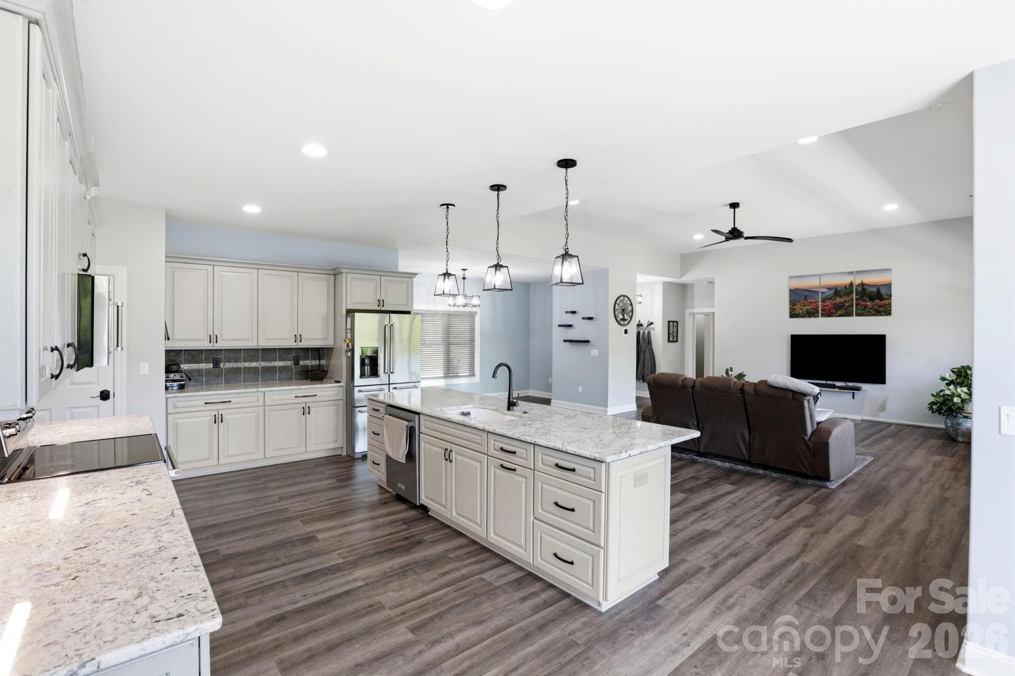 141 N Crab Meadow Drive Hendersonville NC 28739