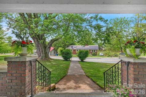 41 Harrison Street Canton NC 28716