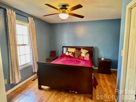 1019 W 7th Avenue Gastonia NC 28052