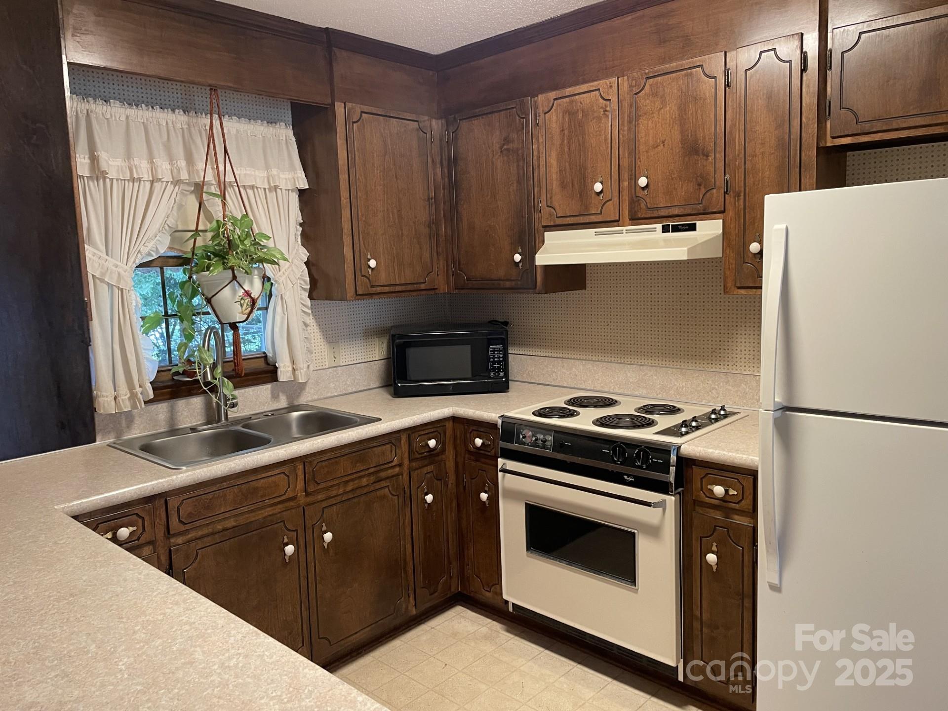 2411 Brookmeade Drive Albemarle NC 28001