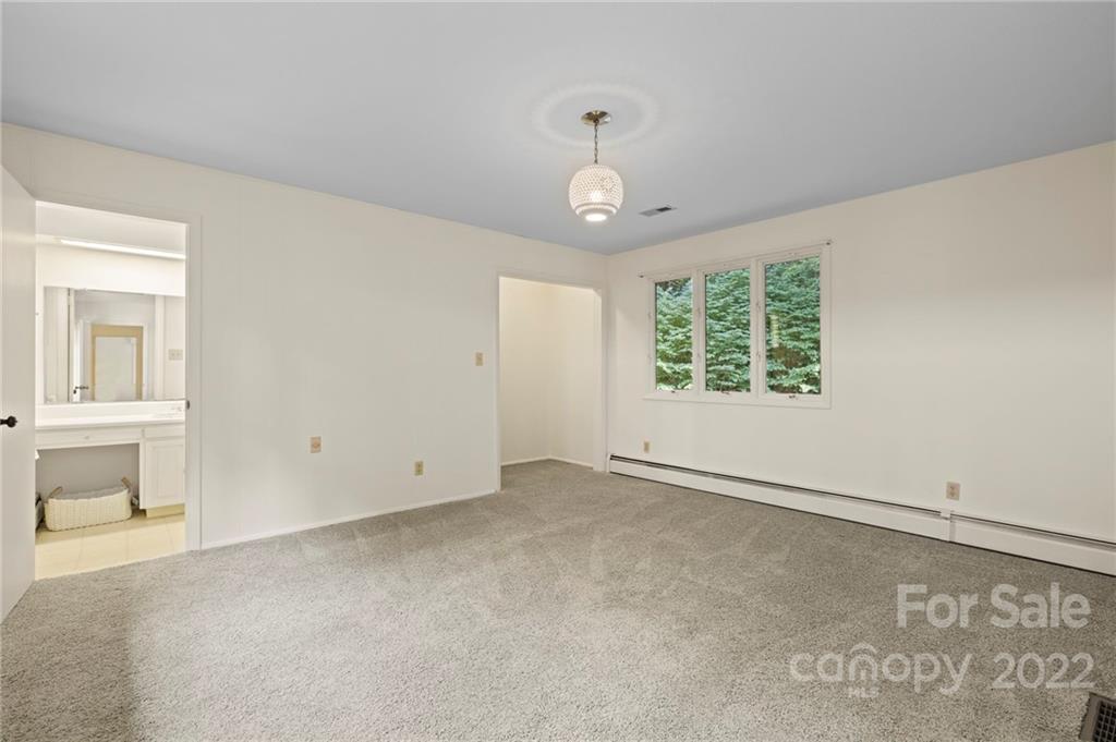 40 Woodbury Road Asheville NC 28804
