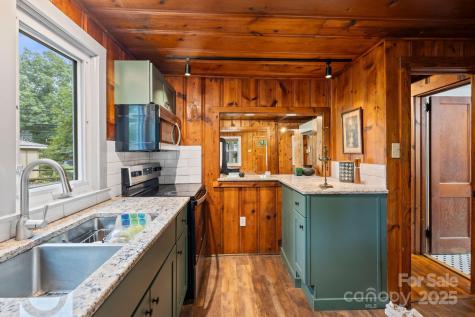 102 4th Street Black Mountain NC 28711