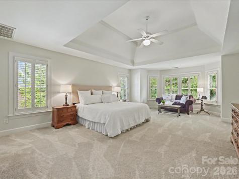 6232 Woodleigh Oaks Drive Charlotte NC 28226