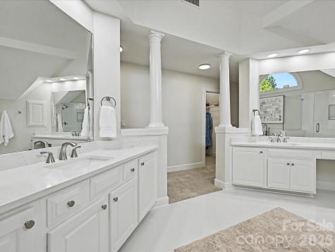 6232 Woodleigh Oaks Drive Charlotte NC 28226