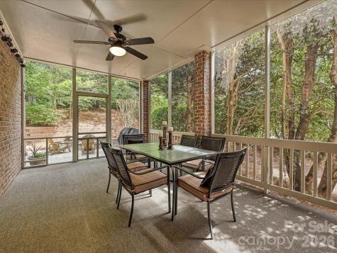 6232 Woodleigh Oaks Drive Charlotte NC 28226