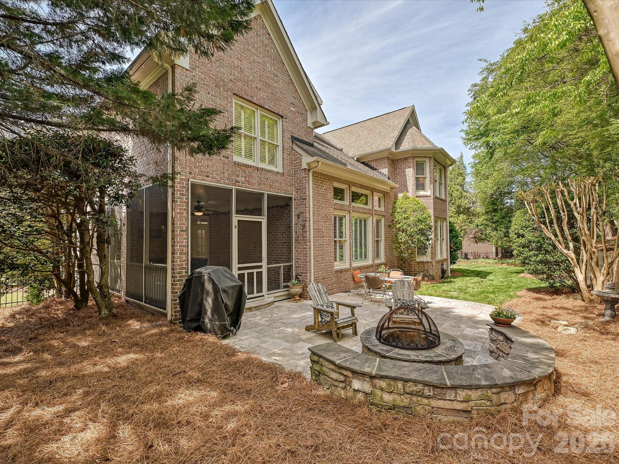 6232 Woodleigh Oaks Drive Charlotte NC 28226