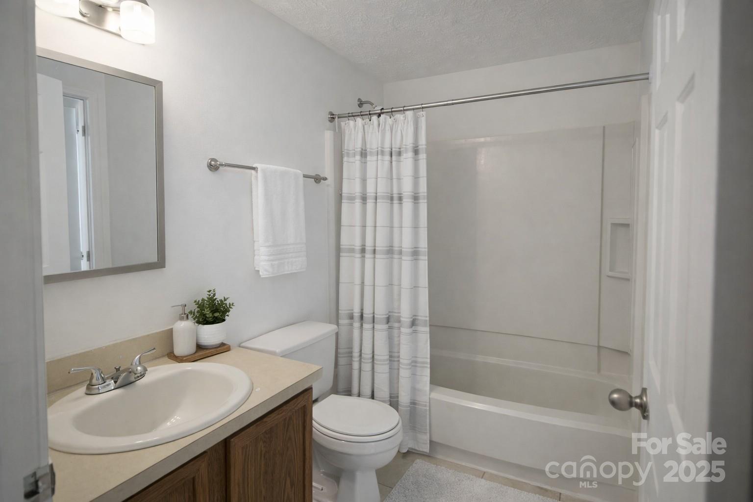 9432-D Lexington Circle Charlotte NC 28213