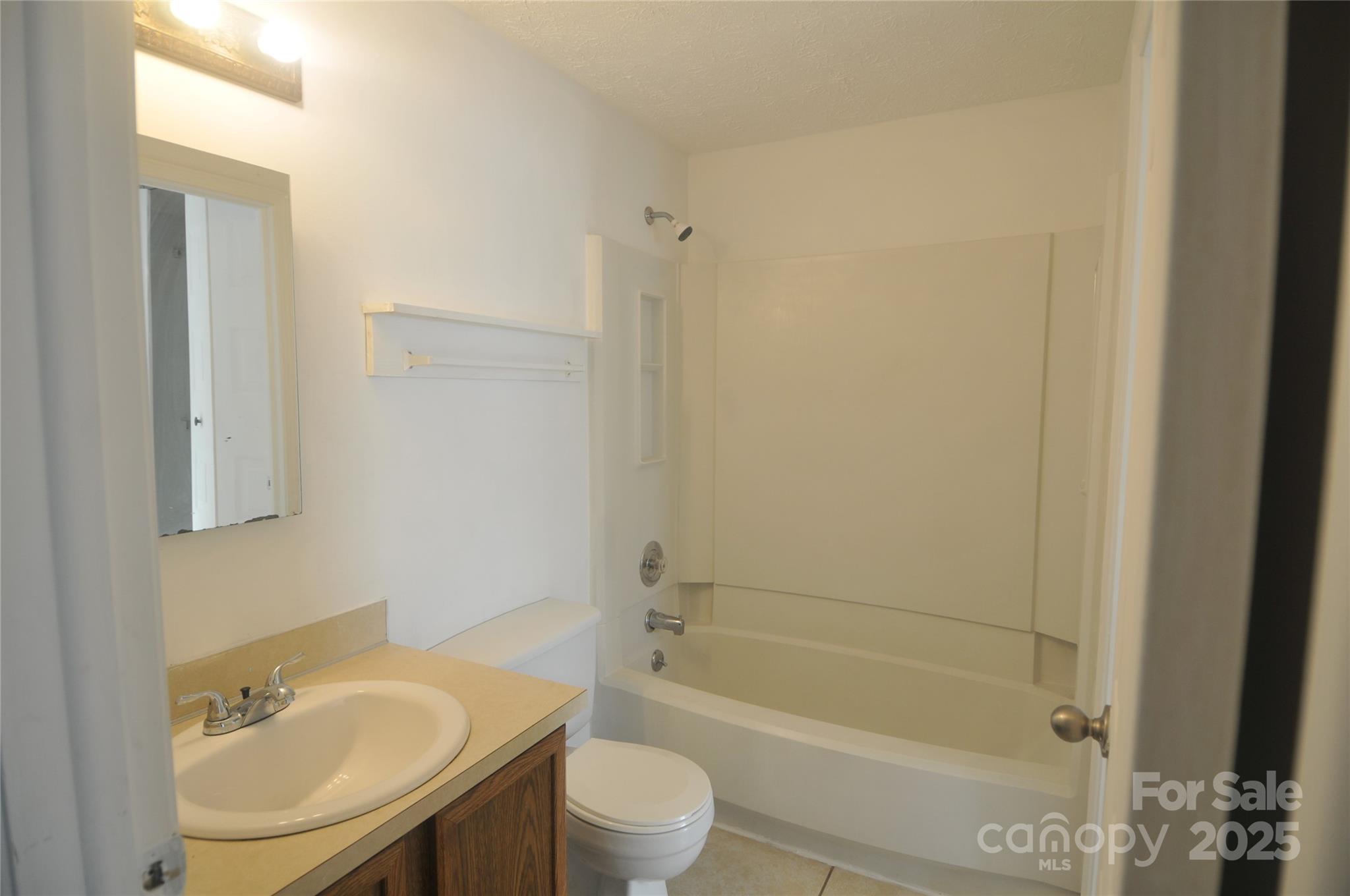 9432-D Lexington Circle Charlotte NC 28213