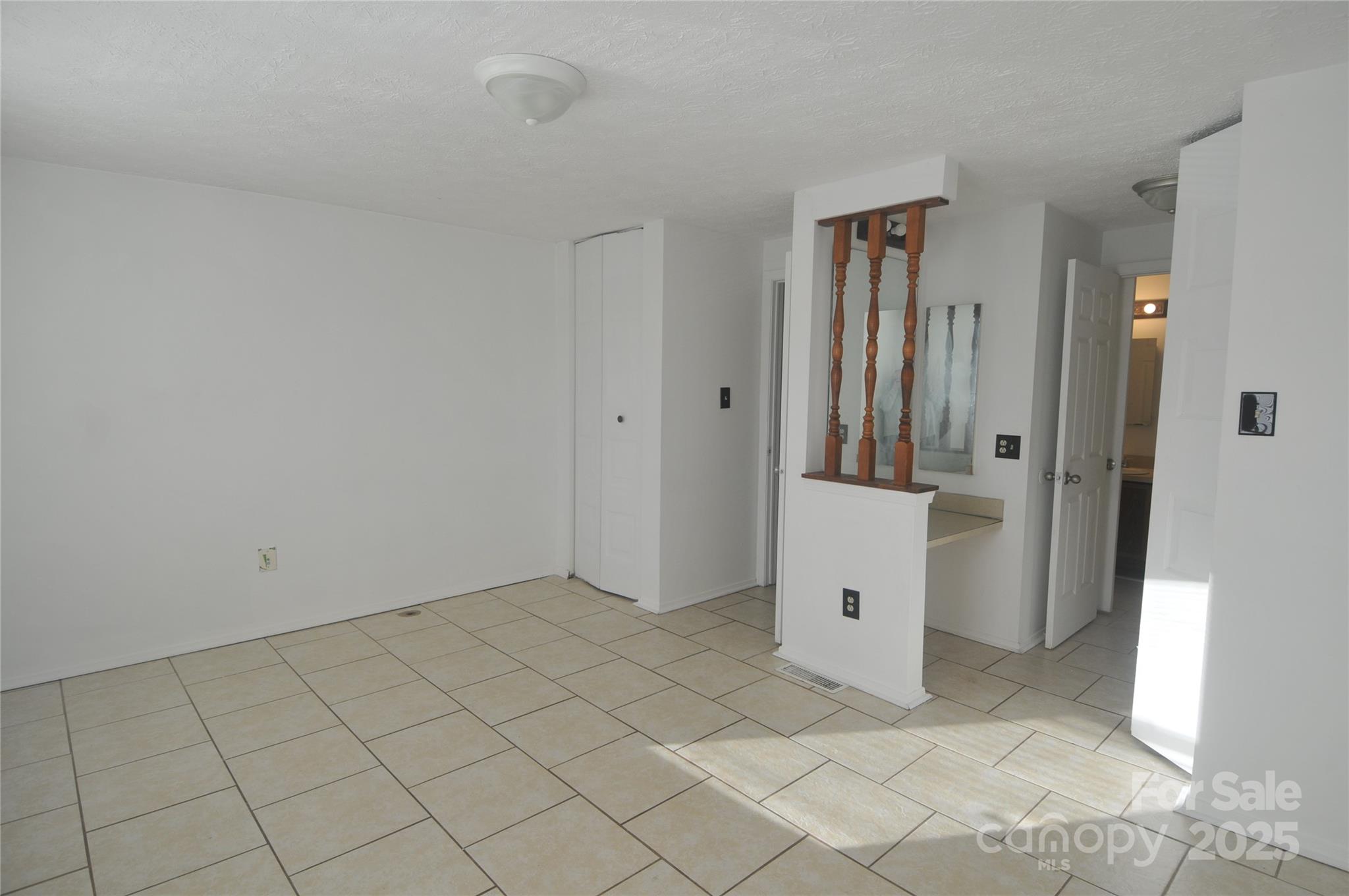 9432-D Lexington Circle Charlotte NC 28213