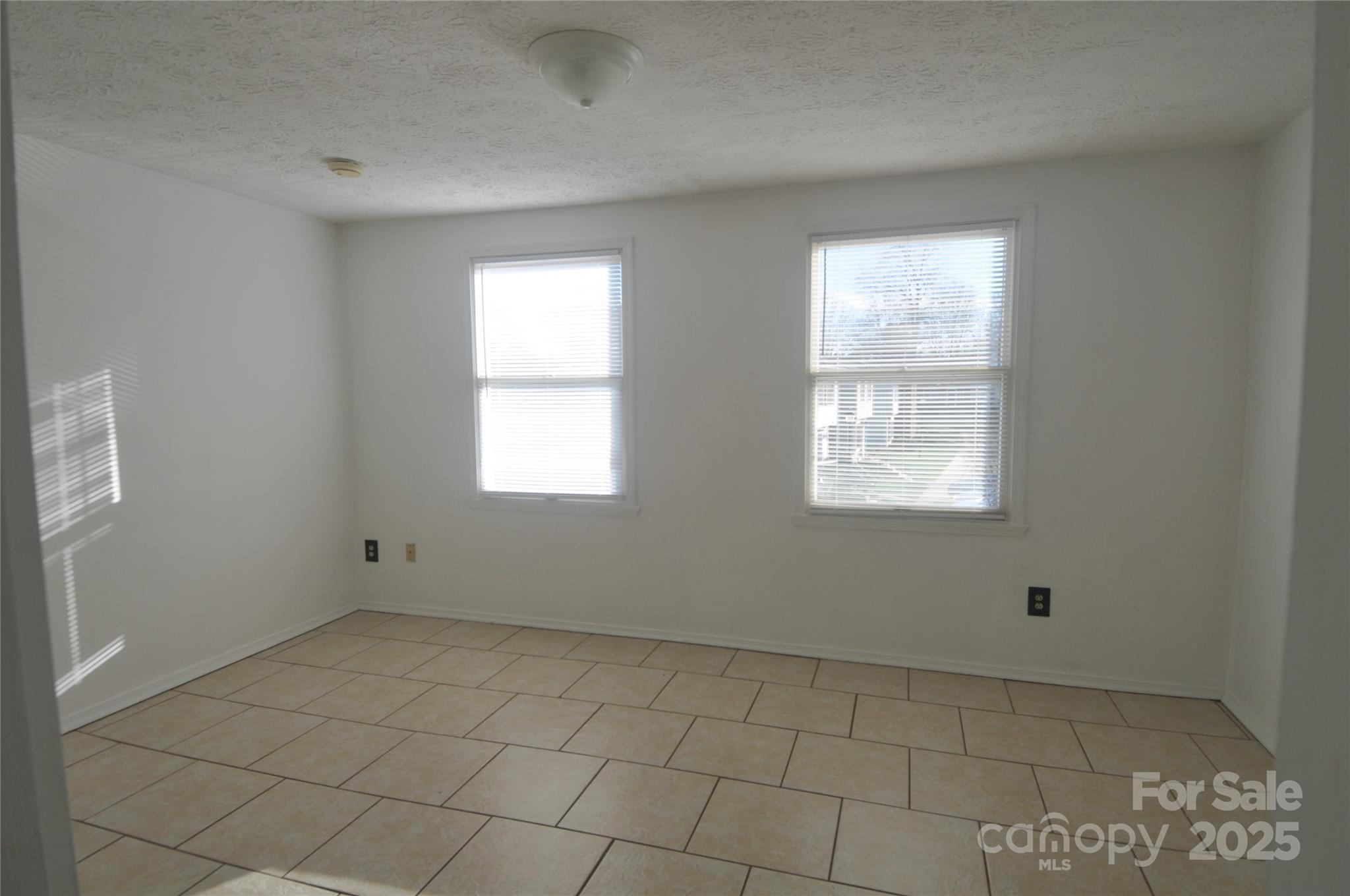 9432-D Lexington Circle Charlotte NC 28213