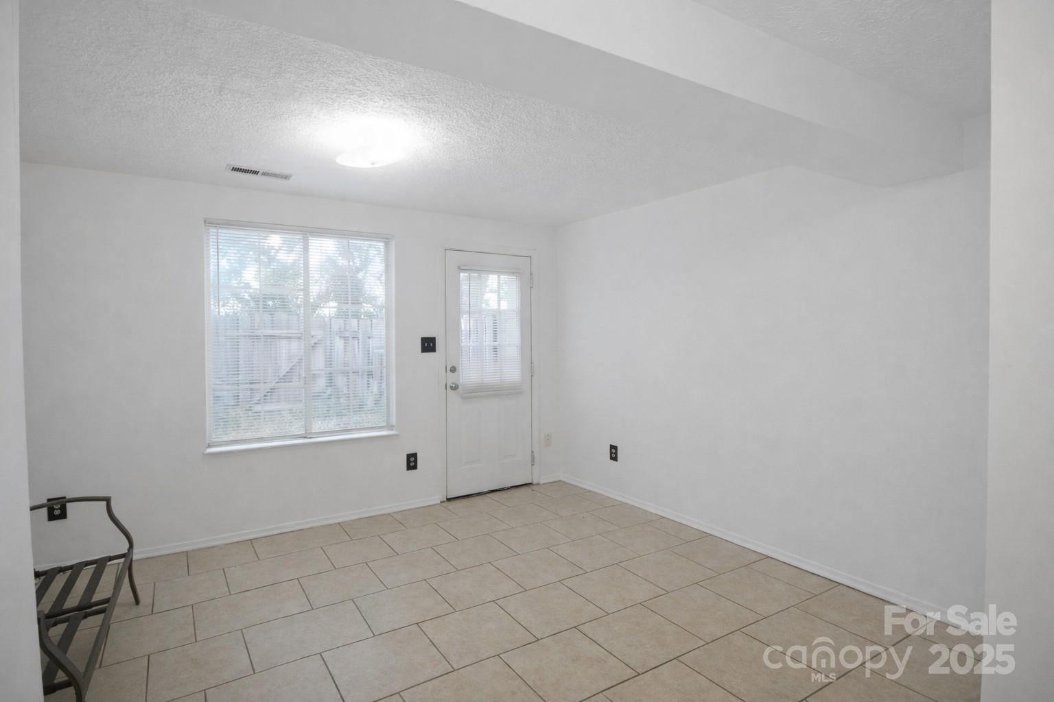 9432-D Lexington Circle Charlotte NC 28213