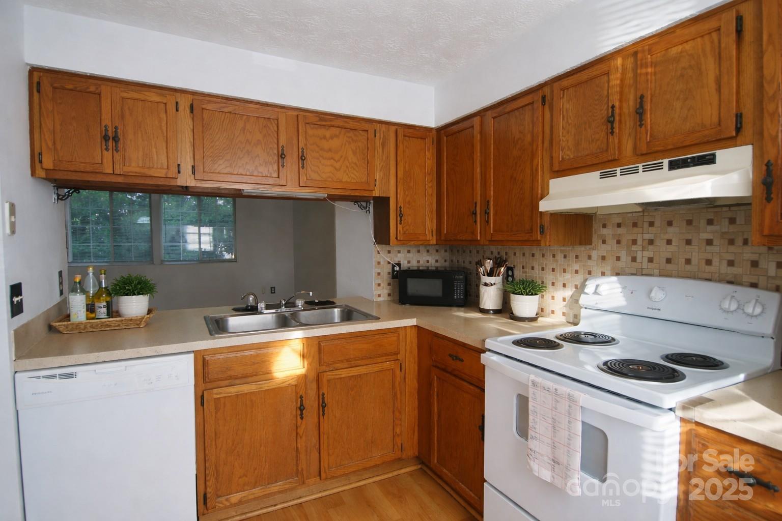 9432-D Lexington Circle Charlotte NC 28213