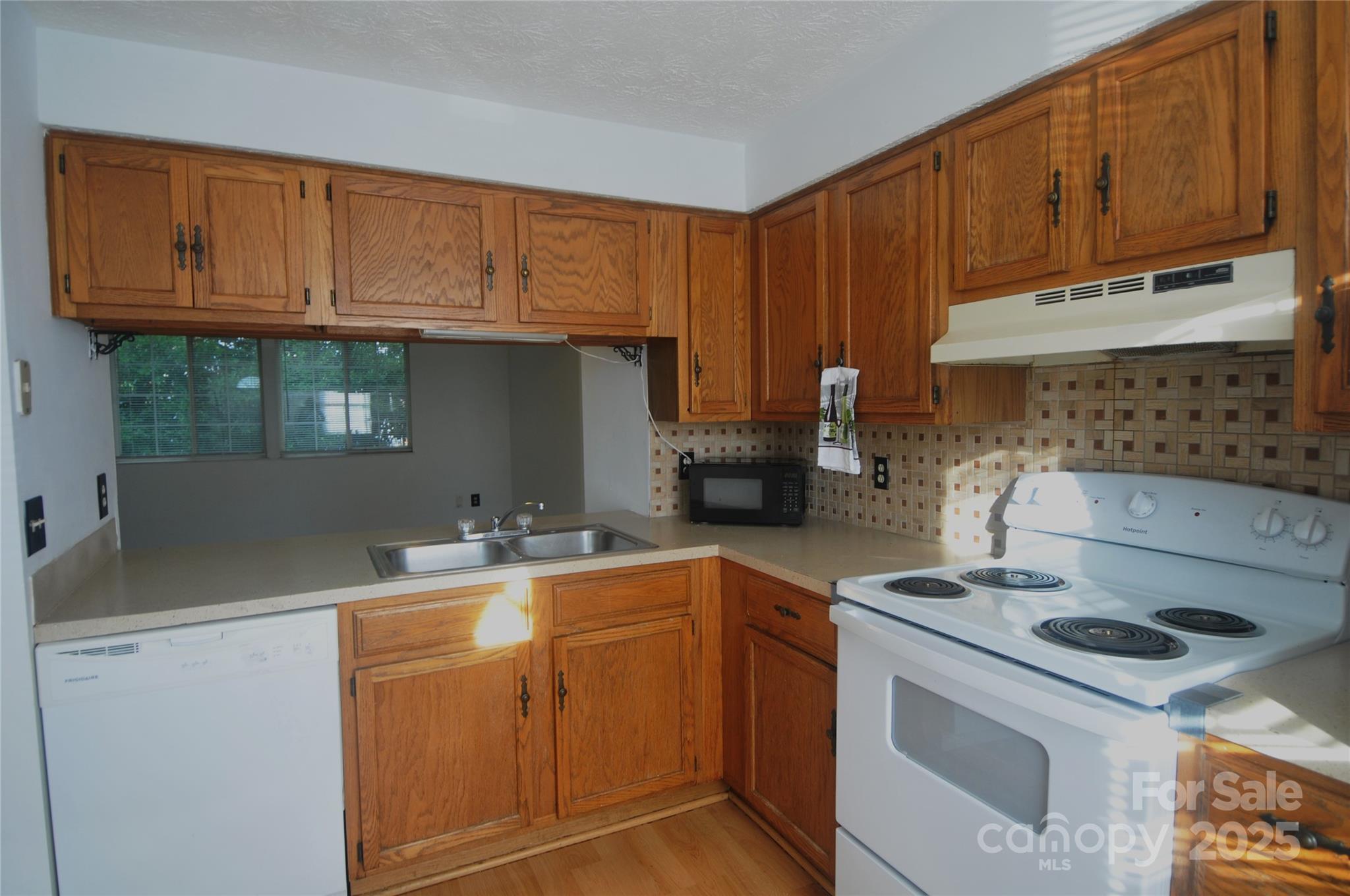 9432-D Lexington Circle Charlotte NC 28213
