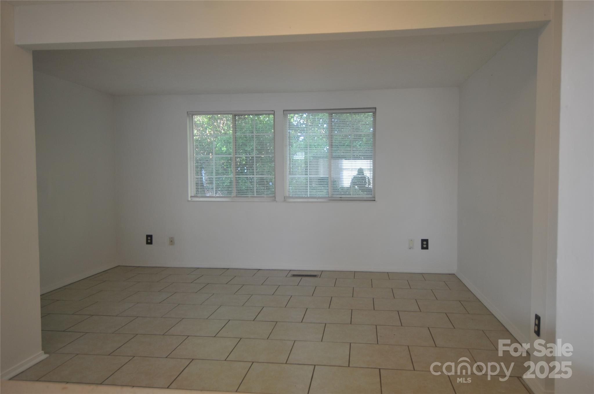 9432-D Lexington Circle Charlotte NC 28213