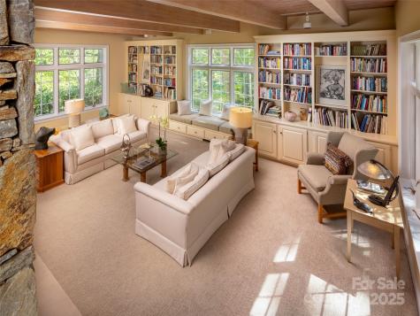 52 Robinhood Road Asheville NC 28804