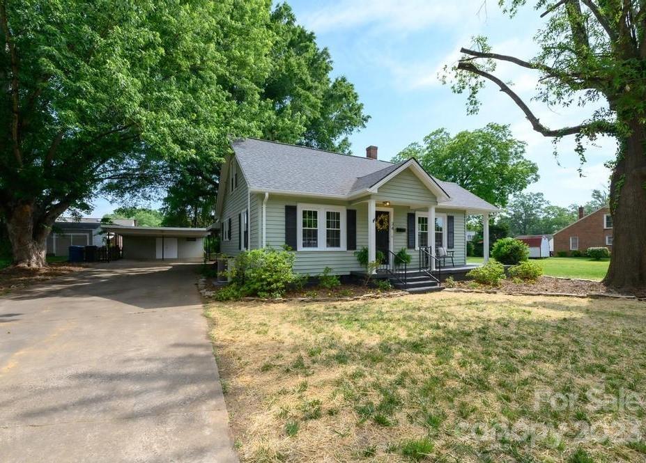 34 19th Avenue NW Hickory NC 28601