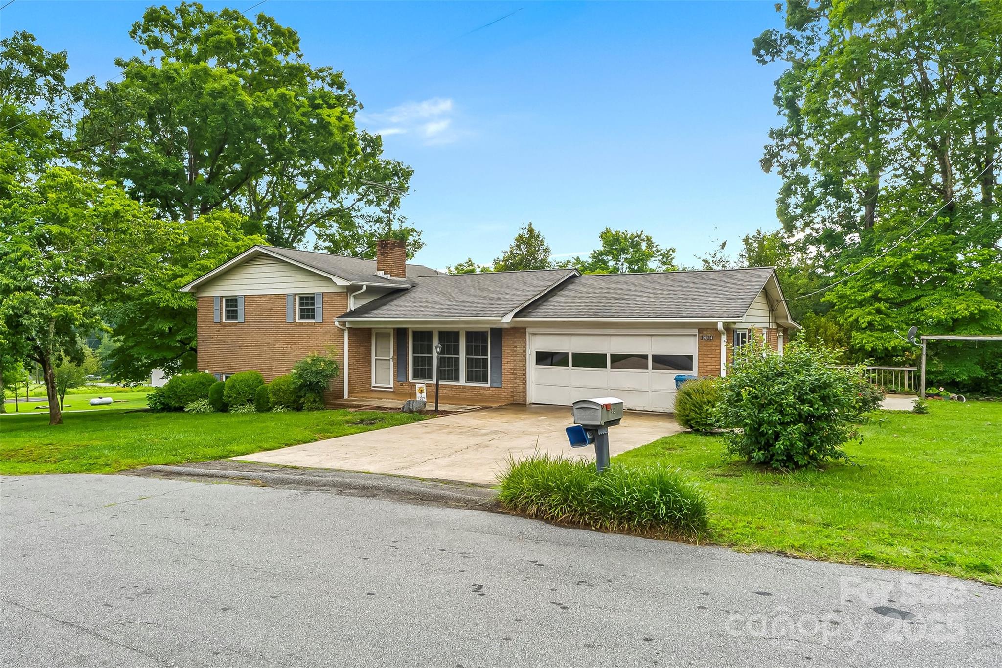 1914 Wall Street Morganton NC 28655