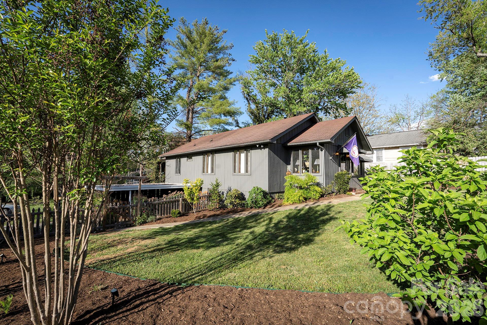 34 Oakley Road Asheville NC 28803