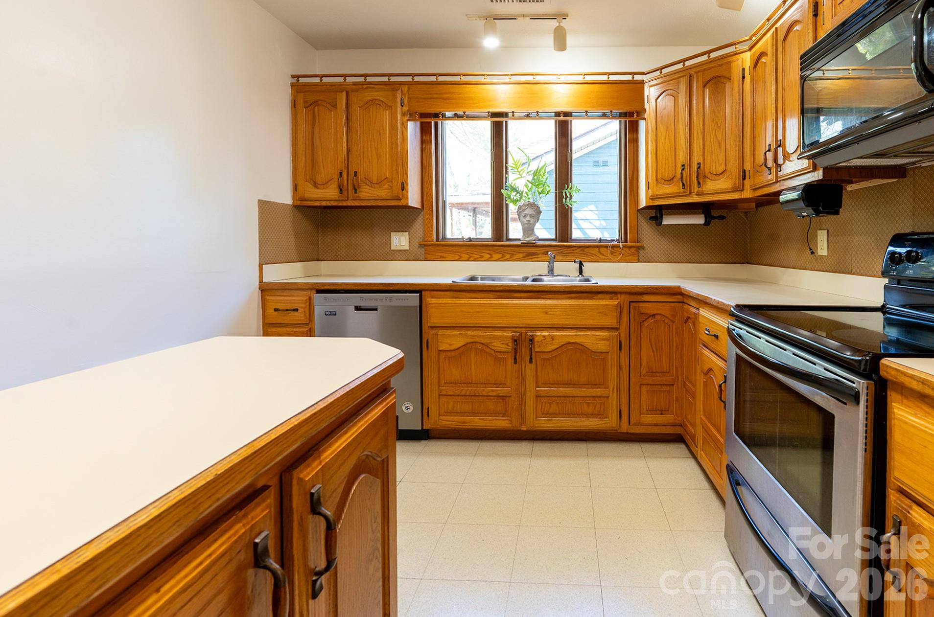 34 Oakley Road Asheville NC 28803