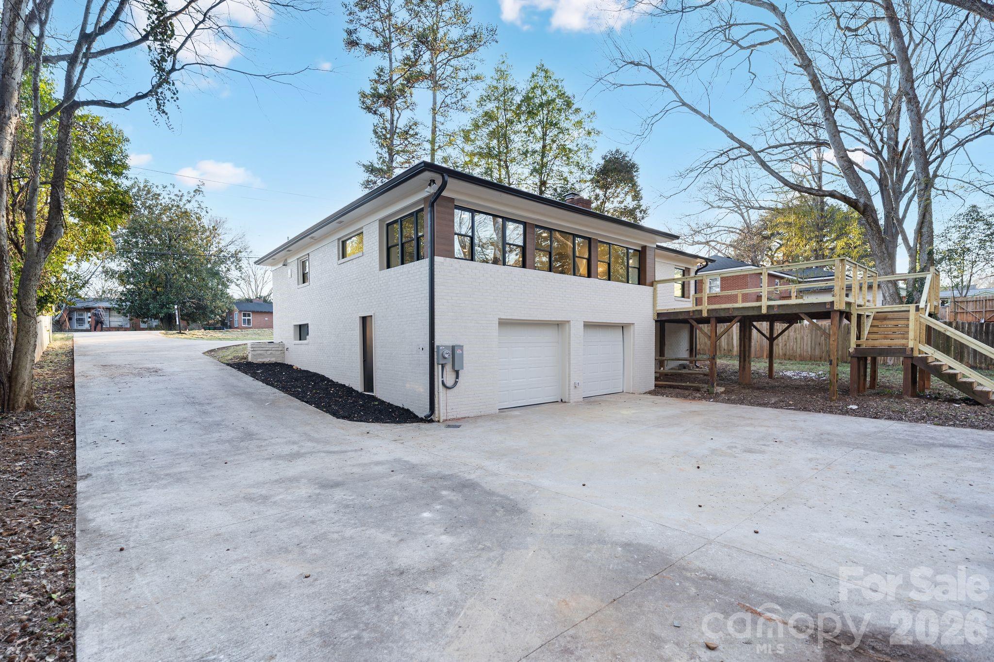 911 E Woodlawn Road Charlotte NC 28209