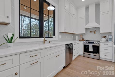 26 Pineview Road Fairview NC 28730