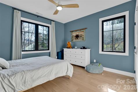 26 Pineview Road Fairview NC 28730