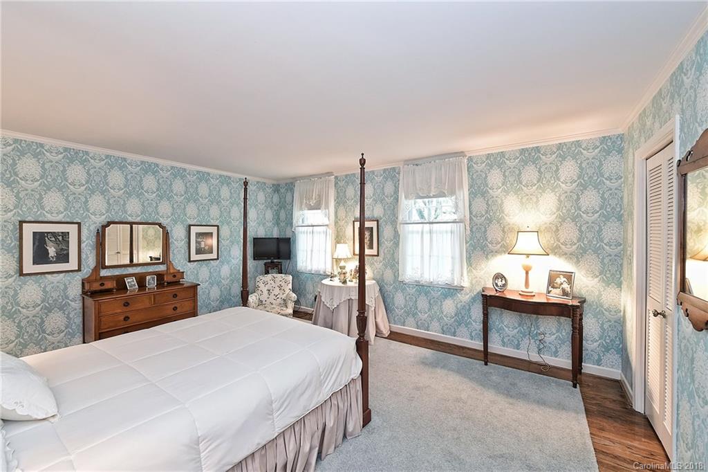 142 Perrin Place Charlotte NC 28207