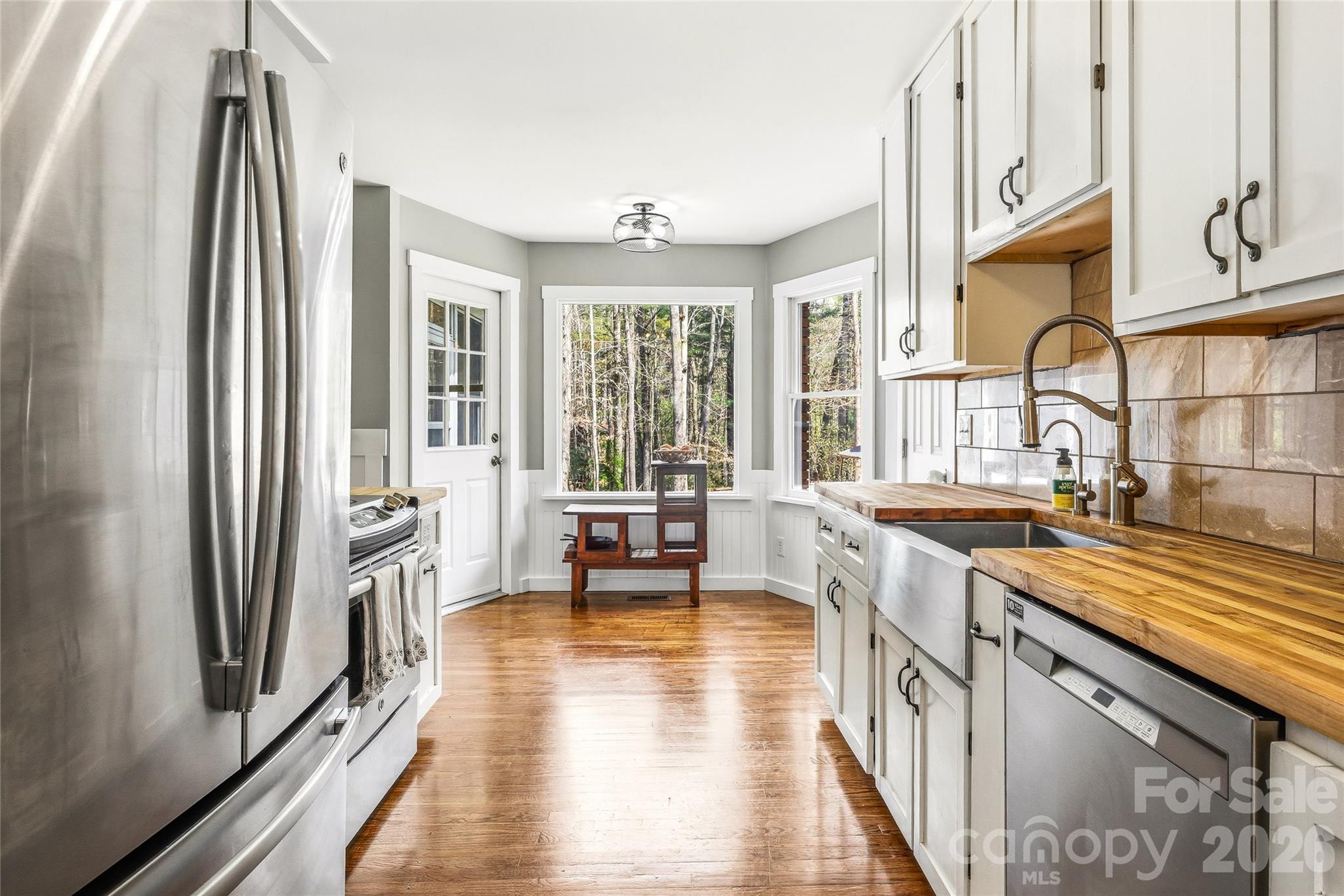 32 W Ashley Place Etowah NC 28729