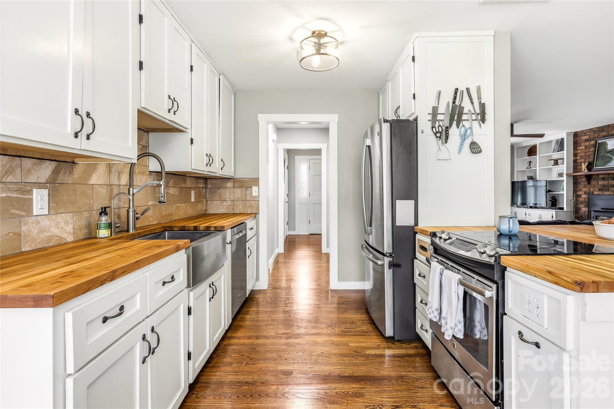 32 W Ashley Place Etowah NC 28729