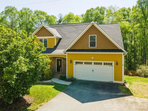 75 Noble Road Fairview NC 28730