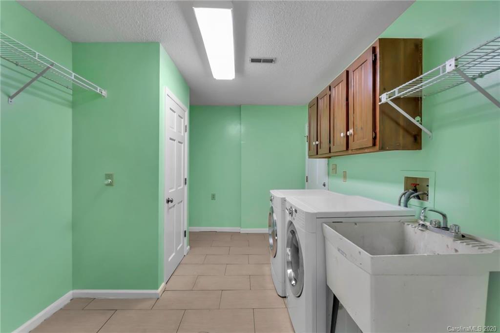 1528 Lumarka Drive Charlotte NC 28212