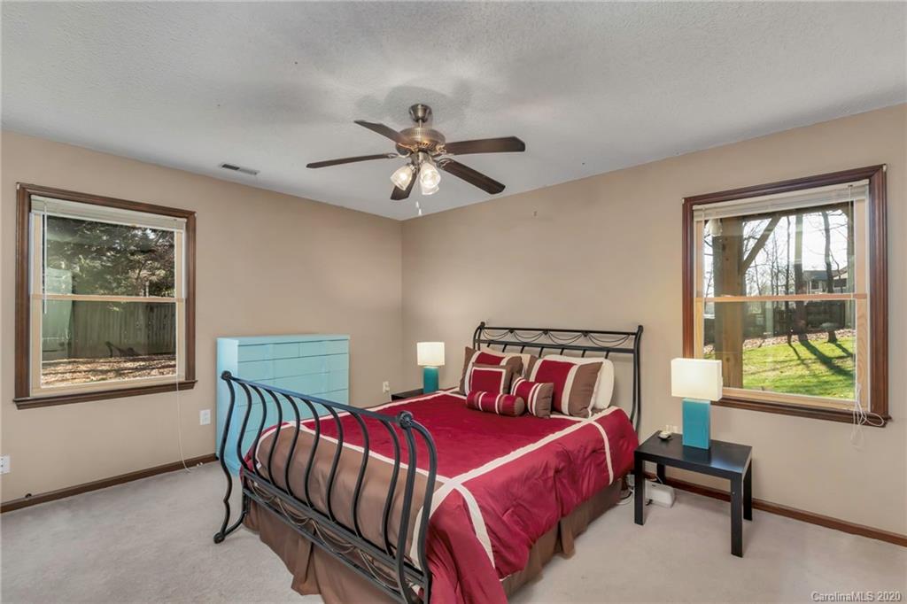 1528 Lumarka Drive Charlotte NC 28212
