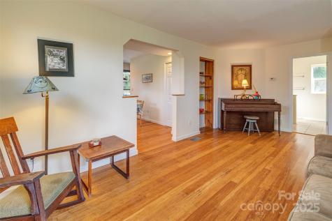 9 Koenig Way Asheville NC 28804