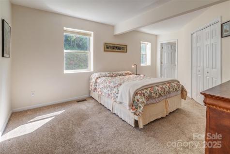 9 Koenig Way Asheville NC 28804