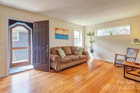 9 Koenig Way Asheville NC 28804