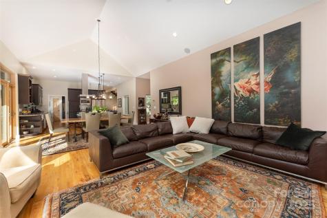 34 Finch Drive Asheville NC 28804