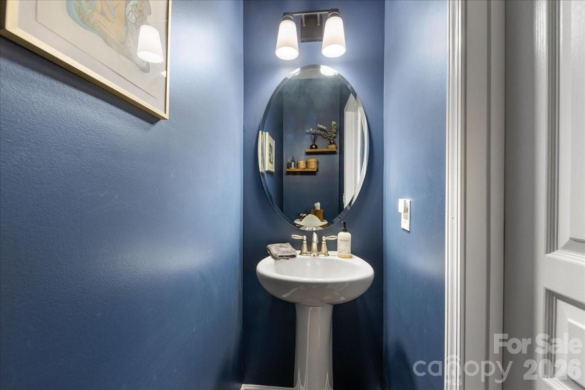 2434 Royal York Avenue Charlotte NC 28210
