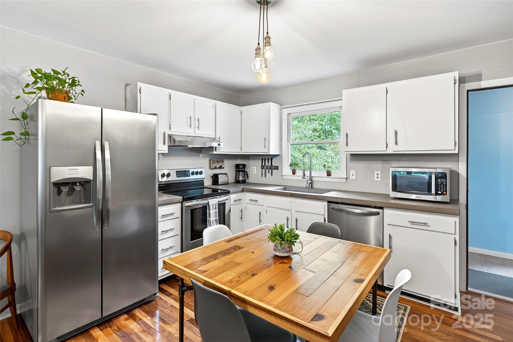 711 N Oconeechee Avenue Black Mountain NC 28711