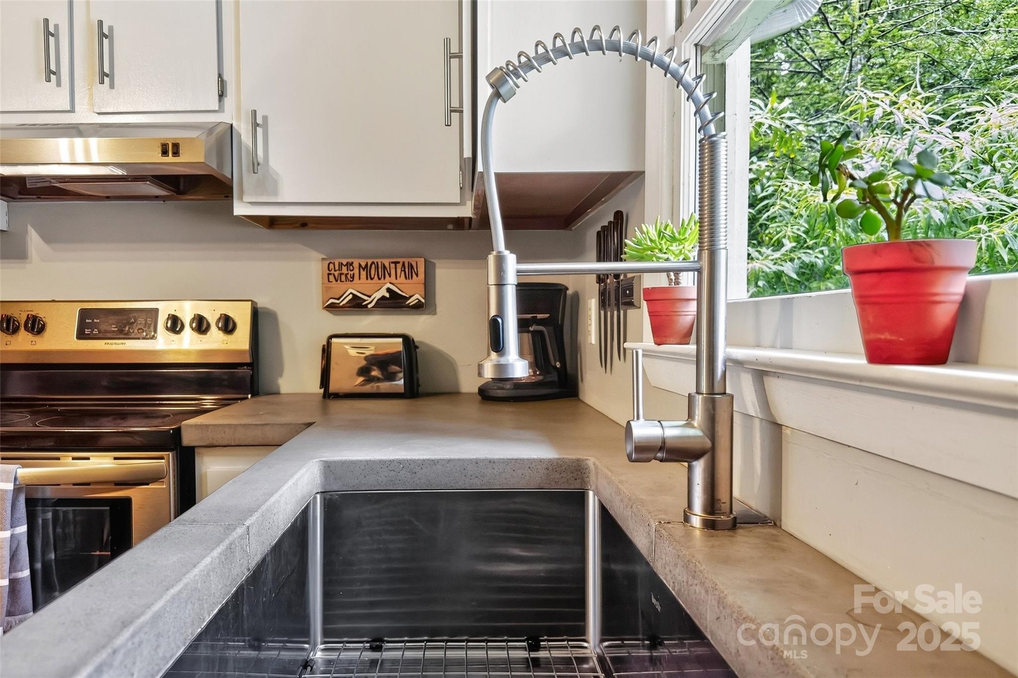 711 N Oconeechee Avenue Black Mountain NC 28711